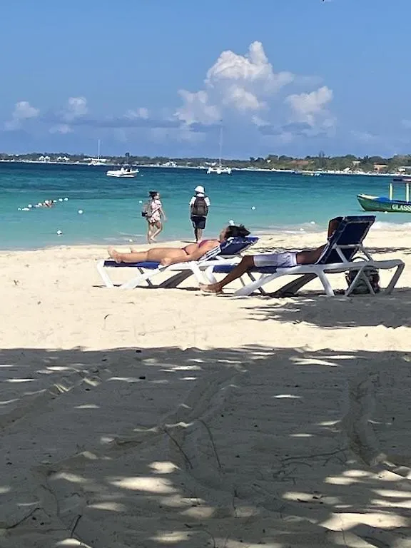 Wellness Retreat, Negril Apartment